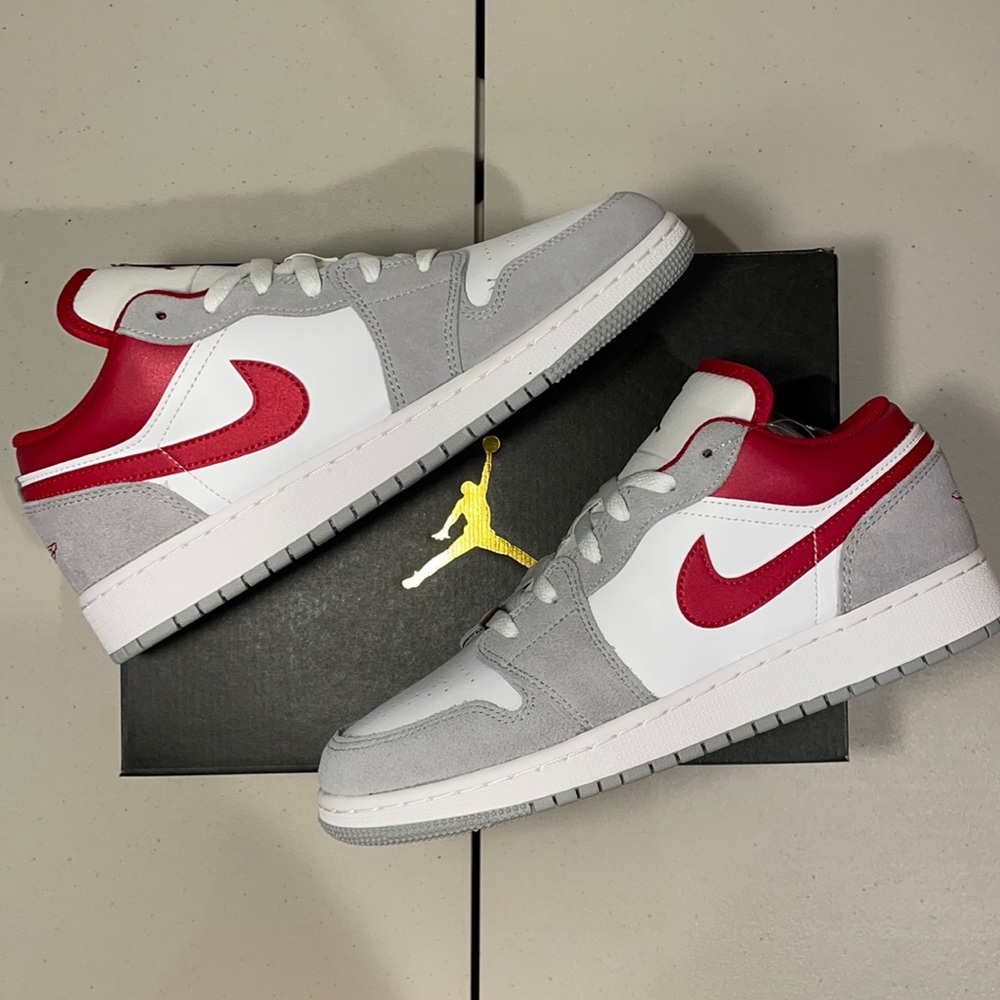 Jordan 1 Low SE Smoke Grey